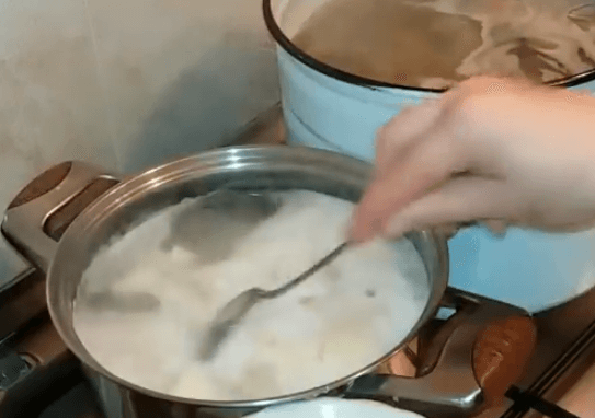 Грибы в горячем подсоленном молоке: 6 рецептов