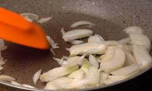 Jak chutně vařit smažené houby s bramborami