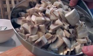 Κρεμώδης σούπα champignon με κρέμα - 5 απλές και νόστιμες συνταγές