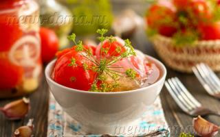 Tomater hermetisert i gelé er rett og slett fantastisk (forberedt for vinteren)