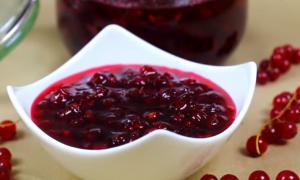 Jak vyrobit džem z červeného rybízu na zimu: jednoduché a chutné recepty s fotografiemi