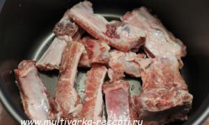 Bortsch dans une mijoteuse sur des côtes de porc Comment faire cuire le bortsch dans une mijoteuse