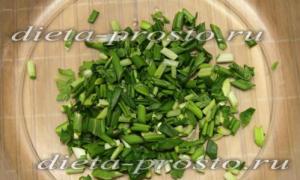 Green salad of Chinese cabbage with cucumber and wild garlic