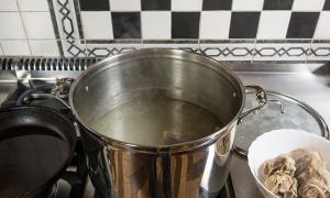 Cabbage soup in a pot: recipe and cooking secret