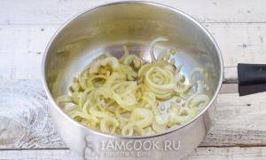 Both a side dish for meat and a delicious independent dish - Czech stewed red cabbage Stewed cabbage as in the Czech Republic