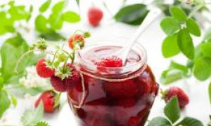 Jordgubbssylt: matlagningshemligheter - hur man lagar hemlagad jordgubbssylt