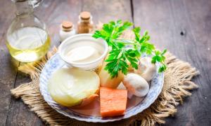 Сирний крем-суп - покрокові рецепти приготування з куркою, картоплею, грибами чи морепродуктами