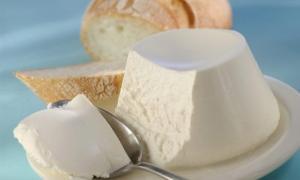 Крем із маскарпоне та сметани: особливості приготування та рецепти Рецепт сиру маскарпоне в домашніх умовах із сметани