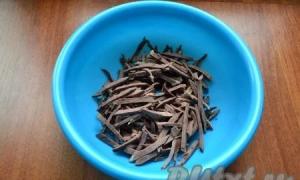 Heart salad with Korean carrots: an unusual combination