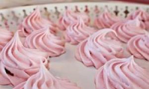 At what temperature should you bake meringues?