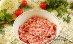 Cabbage rolls from Chinese cabbage in a slow cooker