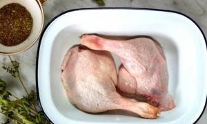 How to cook duck legs in a sleeve, step-by-step recipe with photos