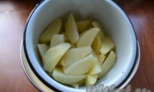 Pommes de terre au four avec du fromage: recettes Pommes de terre sous croûte de fromage au four