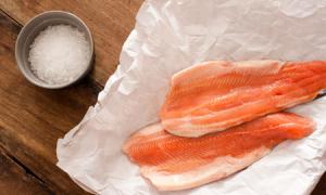 Lækker opskrift « Taimen i marinade Opskrifter til tilberedning af saltfisk