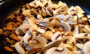 Stekt med svamp och musslor Musslor med svamp