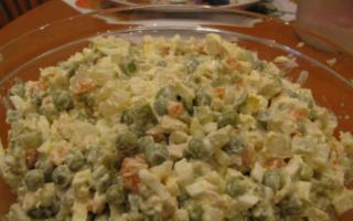 Новогодний салат «Оливье» – праздник начинается с угощений