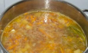Пісний гречаний суп з овочами