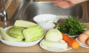Zucchini gryte i ovnen - deilige og enkle oppskrifter med bilder Oppskrift med kjøttdeig og ris