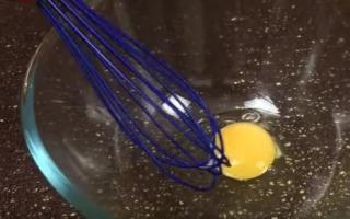 Πώς να φτιάξετε αφράτες τηγανίτες με κεφίρ