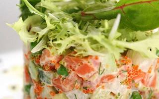 Recipes for salads with salmon Salad with salmon and Peking salmon