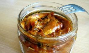 Canned fish for the winter at home: recipes in oil and tomato