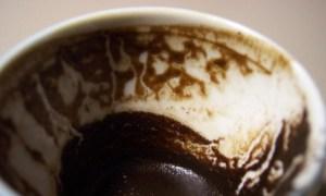 Menceritakan nasib di atas bubuk kopi - makna simbol