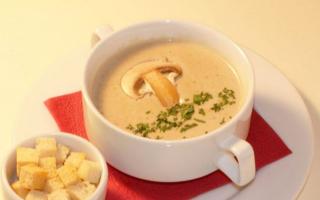 버섯 크림 수프-사진이 담긴 요리법
