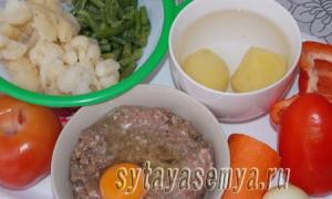 Soup with meatballs and vegetables