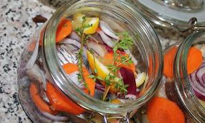 Marinade for herring: how to make fish even tastier