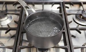 Comment cuire parfaitement les œufs (durs, en sac, à la coque, pochés) Temps de cuisson des œufs de poule et degré de cuisson