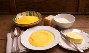 Recept na výrobu klasické polenty krok za krokem Jak uvařit kukuřičnou polentu