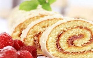 Step-by-step recipe for making sponge roll with photo