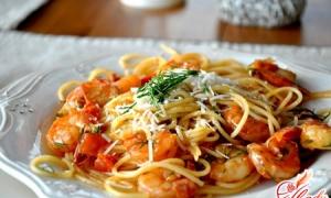 Паста з креветками у вершковому соусі Сирні спагетті з креветками у вершковому соусі