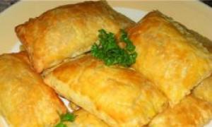 Puff pastries with cabbage