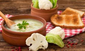 Creamy cauliflower soup