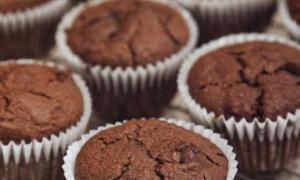Chocolate muffins with liquid filling Muffins with liquid chocolate