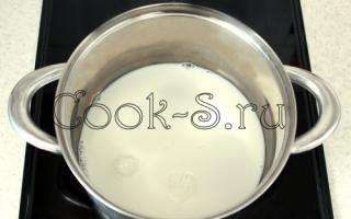 Cara memasak oatmeal: dengan susu dan air, dengan labu dan kismis